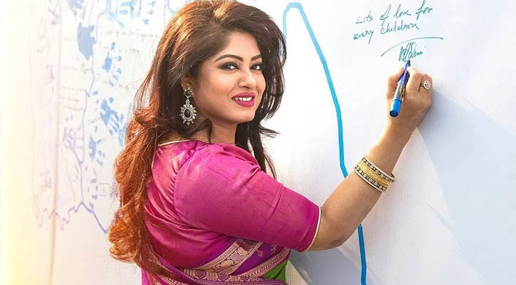 ঢালিউড অ্যাওয়ার্ডে অংশ নিচ্ছেন চিত্রনায়িকা মৌসুমী
