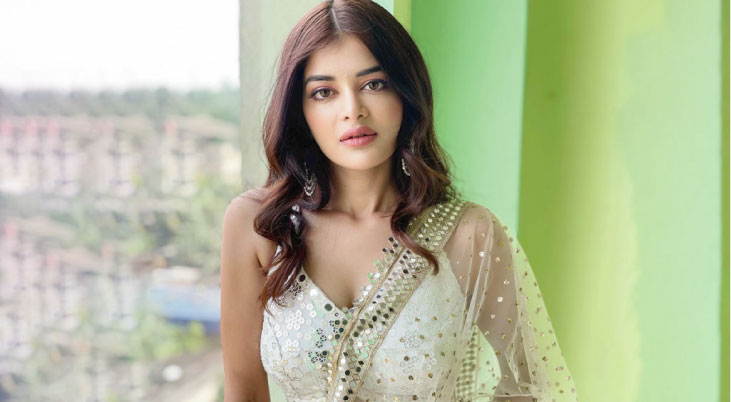 সুসংবাদ দিলেন মধুমিতা