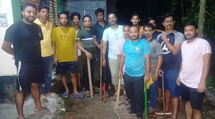লক্ষ্মীপুরে মন্দির সুরক্ষায় এলাকাবাসী ও সেনাবাহিনী