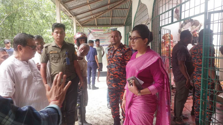 মন্দিরে আগুন, পুড়ে গেছে প্রতিমা