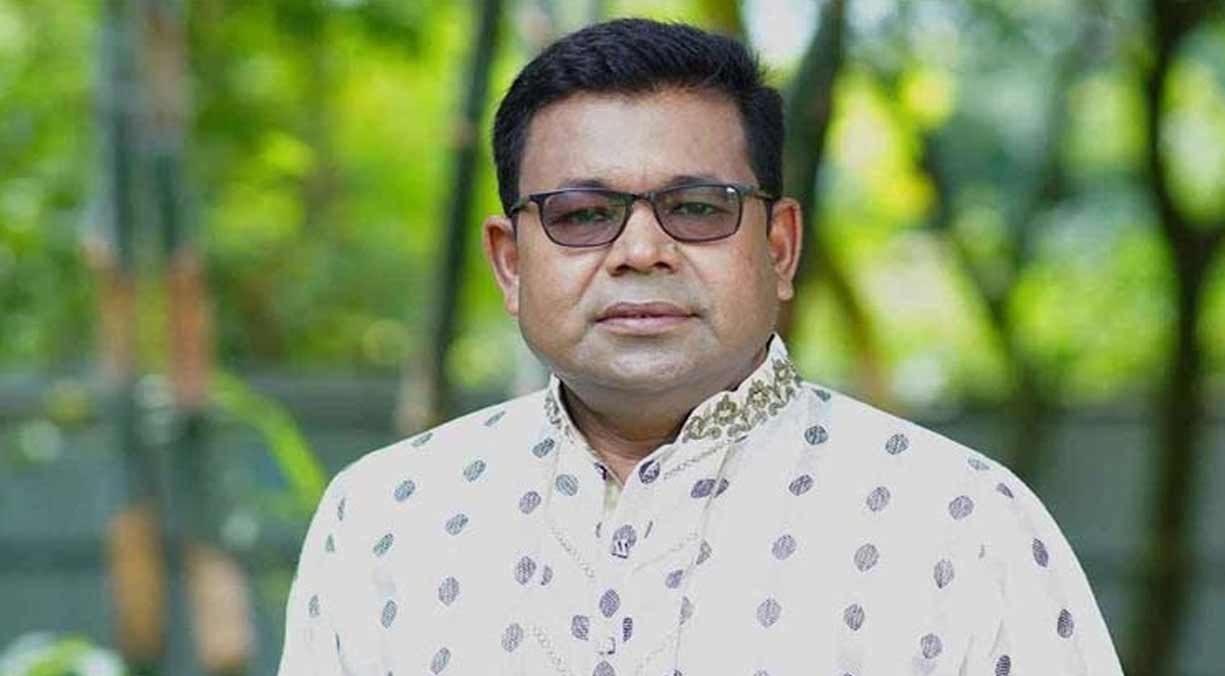 মনোনয়ন না পেলেও যে কারণে প্রশংসায় ভাসছেন মনির খান