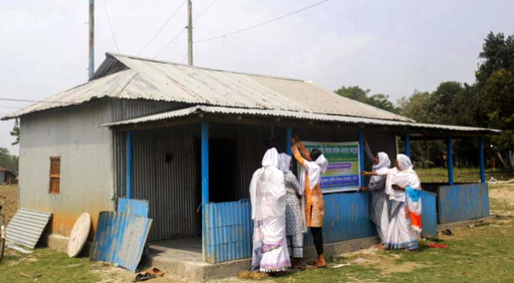 হিজড়ারা নিজেরাই বানালেন মসজিদ, নামাজ পড়ছেন অন্যরাও