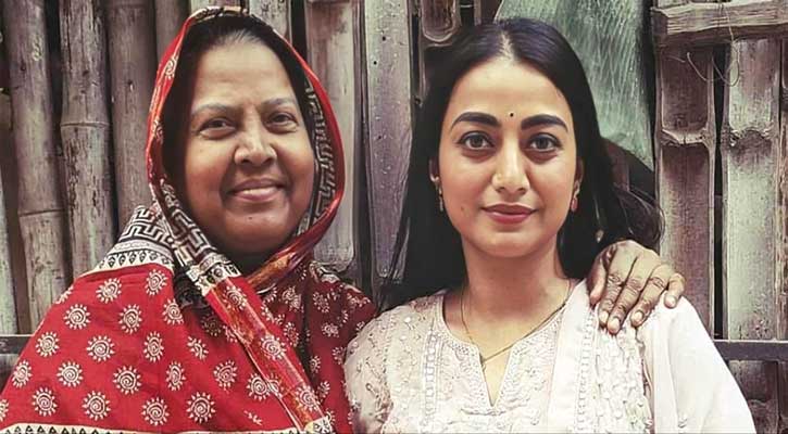 অভিনেত্রী অর্ষার মা আর নেই