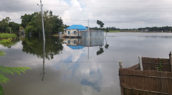 বাড়ছে নদ-নদীর পানি
