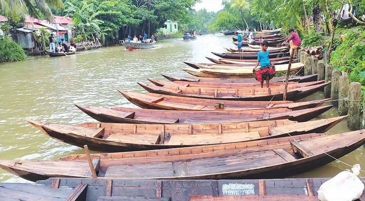 নেছারাবাদে শতবর্ষী নৌকার হাট
