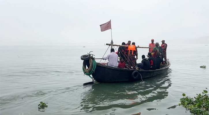 মেঘনায় ট্রলার ডুবে একজন নিহত, নিখোঁজ ৮