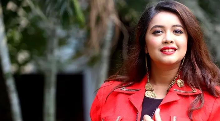 কনসার্টে অবরুদ্ধ থেকে পালানোর খবর নিয়ে মুখ খুললেন ঐশী