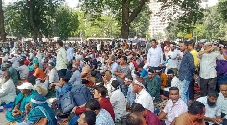 প্রাথমিক শিক্ষকদের লাগাতার পূর্ণদিবস কর্মবিরতি শুরু