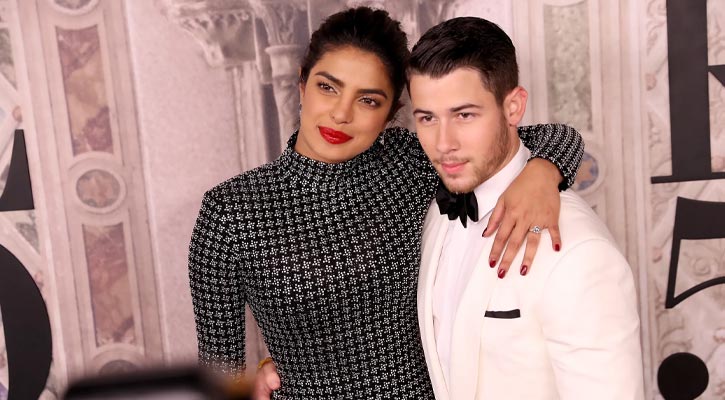 বিবাহবার্ষিকীতে প্রিয়াঙ্কাকে নিয়ে নিকের হৃদয়ছোঁয়া বার্তা