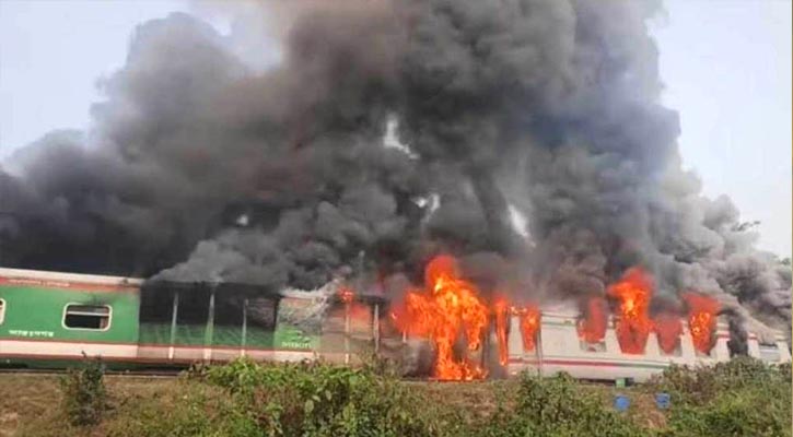 চট্টলা এক্সপ্রেসে আগুন