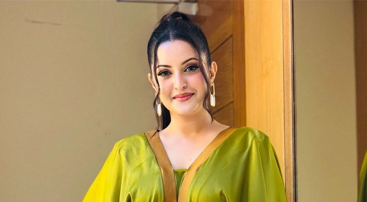 সবাই আমাকে সিঙ্গেল দেখতে চায় : পরীমনি