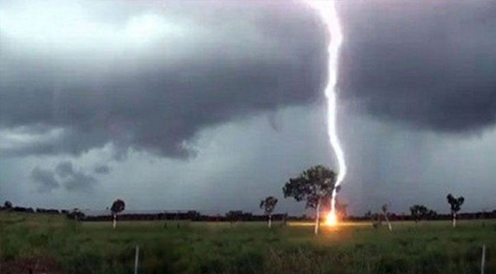 পাবনায় বজ্রপাতে ২ কৃষকের মৃত্যু