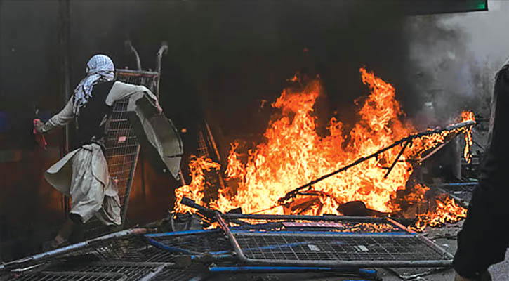 খামেনির মৃত্যু ঘিরে পাকিস্তানে সহিংস বিক্ষোভ