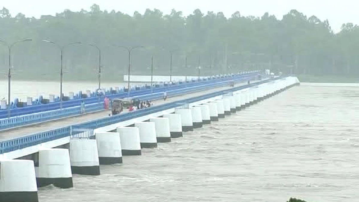 উজানের ঢল আর ভারি বৃষ্টিতে বাড়ছে তিস্তার পানি