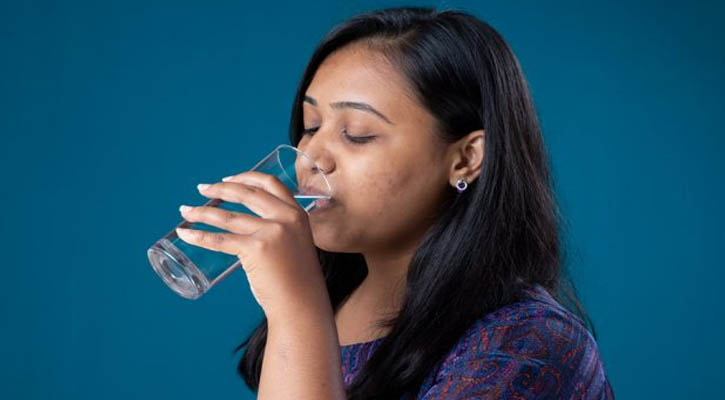 শীতেও প্রতিদিন ৮-১০ গ্লাস পানি পান করা জরুরি
