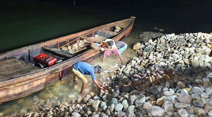 সিলেটে পাথর লুটের ঘটনায় আটক ৫