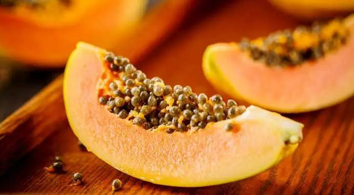 পেঁপের বীজ ফেলবেন না, জেনে নিন স্বাস্থ্য উপকারিতা