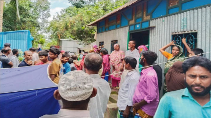 মোটরসাইকেল কিনে না দেওয়ায় বাবাকে পিটিয়ে হত্যা