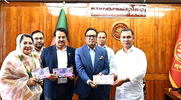 ফিফা বিশ্বকাপ উপলক্ষ্যে ১০ টাকার স্মারক ডাকটিকিট উন্মোচন