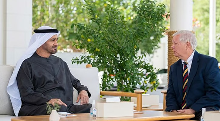 গুজব উড়িয়ে প্রকাশ্যে আরব আমিরাতের প্রেসিডেন্ট