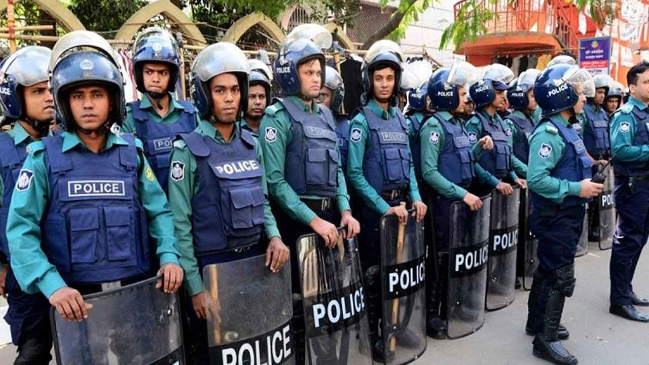 ডিউটির সময় পুলিশ সদস্যদের মোবাইল ব্যবহারে নিষেধাজ্ঞা