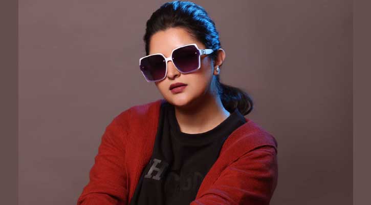 মুনমুনে আত্মবিশ্বাসী পরীমনি
