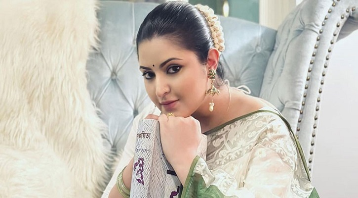মারধর, ভাঙচুর ও ভয়ভীতি : বিপদেই পড়তে যাচ্ছেন পরীমনি