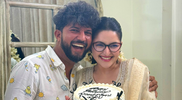 পরীমণিকে চমকে দিয়েছেন ঘনিষ্ঠ মেকআপ আর্টিস্ট