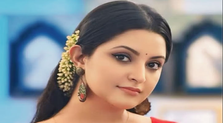 মধ্যরাতে মৃত্যুর গুজব, লাইভে এসে যা বললেন পরীমনি