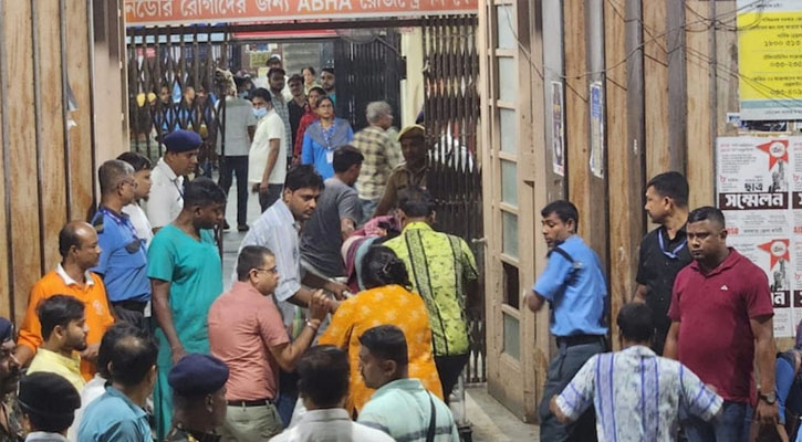 কলকাতায় দুর্গাপূজার মণ্ডপে পদদলিত হয়ে ১৭ জনের মৃত্যু