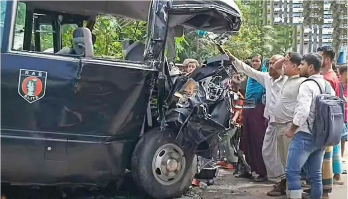 র‍্যাবের গাড়ি ও বাসের সংঘর্ষ, নিহত ৩