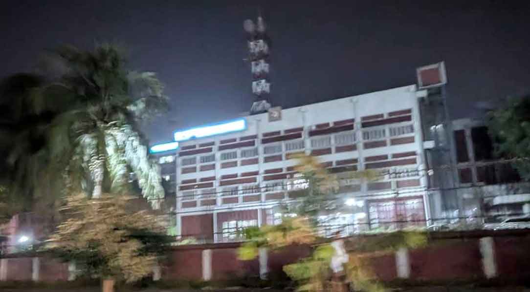 এবার বেতার ভবনের সামনে হাতবোমা বিস্ফোরণ