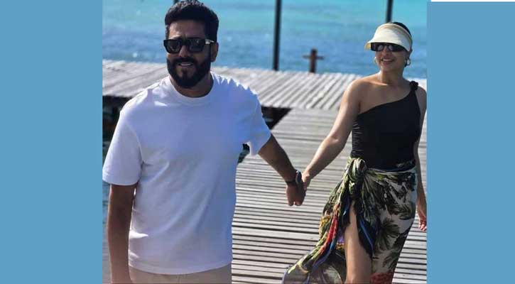 ছেলে-মেয়েকে বাড়িতে রেখে মরিশাসে রাজ-শুভশ্রীর রোমান্স