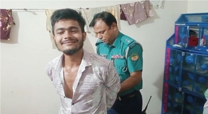 মায়ের নিথর দেহের পাশে বসে কাঁদছিল ২ শিশুসন্তান
