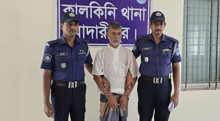 শিশুকে ধর্ষণচেষ্টার অভিযোগে বৃদ্ধ গ্রেপ্তার