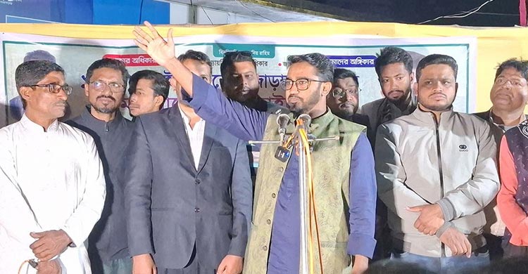 ‌‘খালেদা জিয়ার জন্য সারাদেশের মানুষ কাঁদছে, হাসিনার জন্য কথা বলারও কেউ নেই’