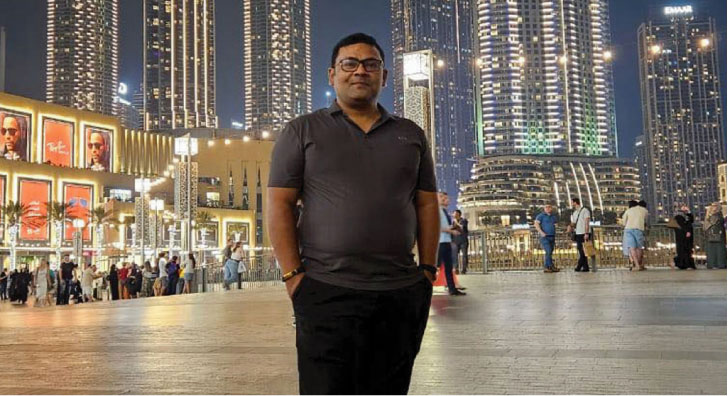 যুবলীগ নেতাকে ধরতে ভবন ঘেরাও, এরপর যা হলো...
