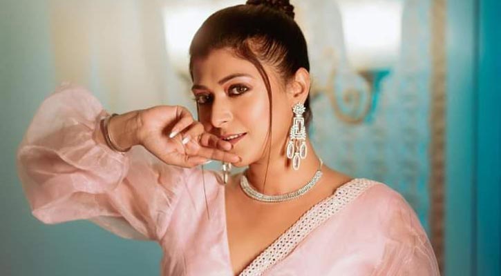 ক্ষমা চেয়ে অভিমান ভুলে স্বামীর কাছে ফিরলেন অভিনেত্রী