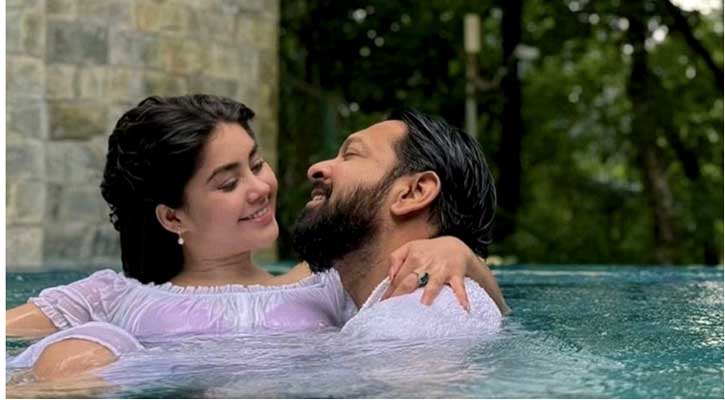 গুঁড়ি বৃষ্টিতে সুইমিংপুলে তাহসান-রোজার রোমান্স