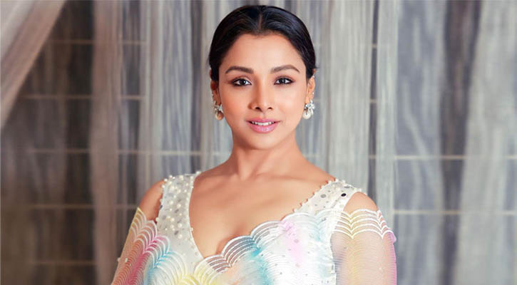 এবার অন্যভাবে শুরু রুনা খানের