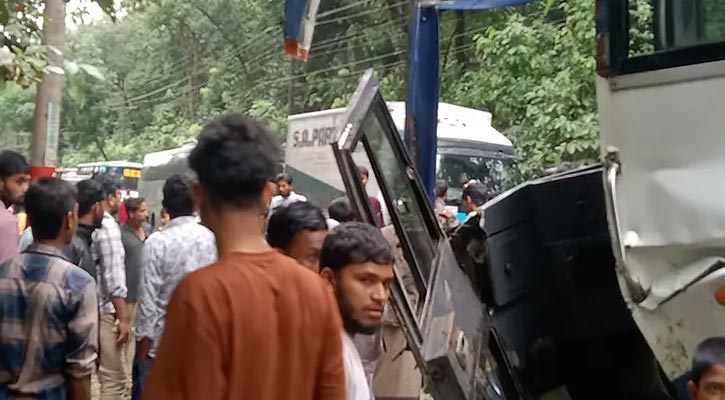 কক্সবাজারে বাস-মাইক্রোবাসের সংঘর্ষে নিহত ৫