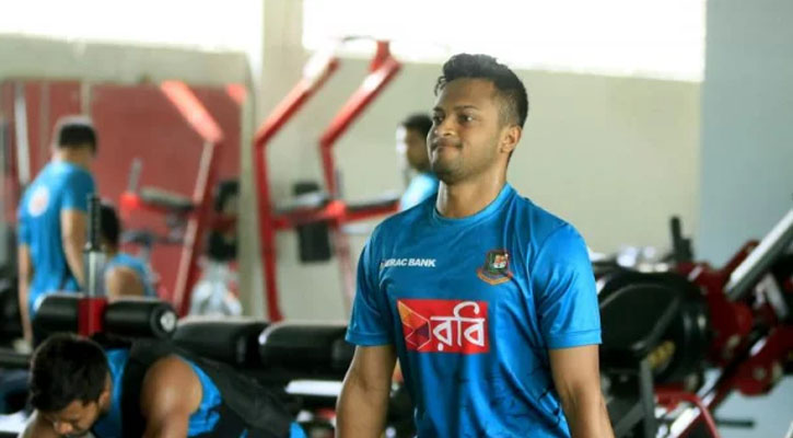 সাকিবকে পাকিস্তান সিরিজে খেলাতে চায় বিসিবি