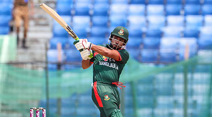 লড়াই করছেন লিটন দাস–নাজমুল হোসেন শান্ত