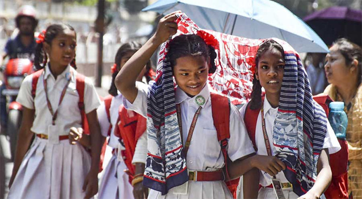 তীব্র তাপপ্রবাহে স্কুল ছুটি ঘোষণা