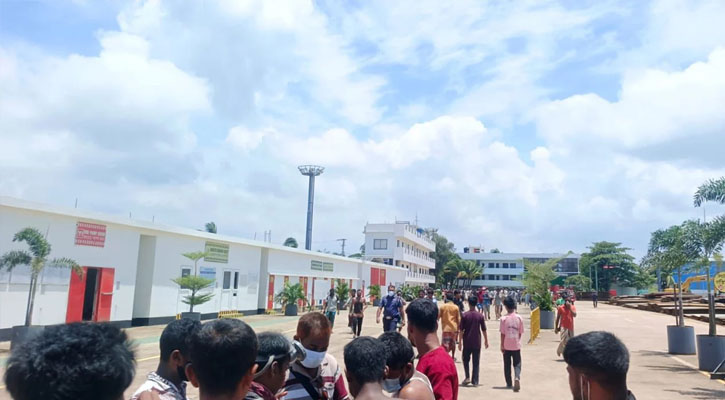 সীতাকুণ্ডের শিপব্রেকিং ইয়ার্ডে বিষাক্ত গ্যাস লিক, ৩ শ্রমিকের মৃত্যু