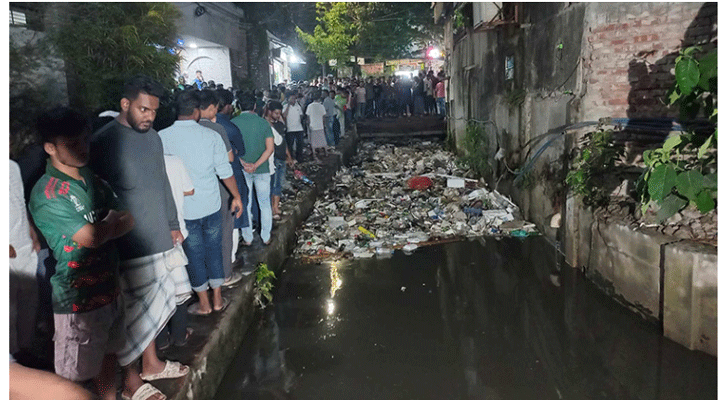 রিকশা উল্টে নালায় পড়ে নিখোঁজ ৬ মাসের শিশু