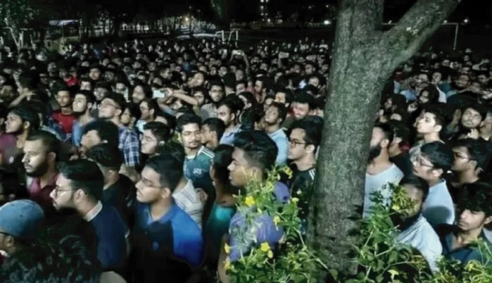 মধ্যরাতে বিক্ষোভে উত্তাল বুয়েট