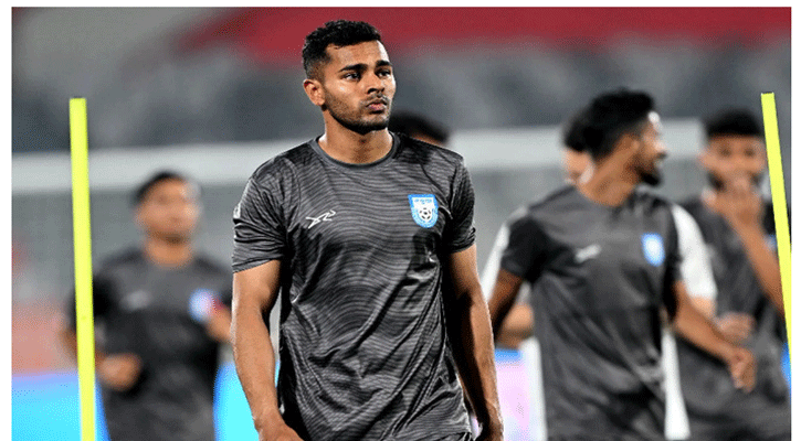 অভিষেক হচ্ছে প্রবাসী মিডফিল্ডার শমিত সোমের