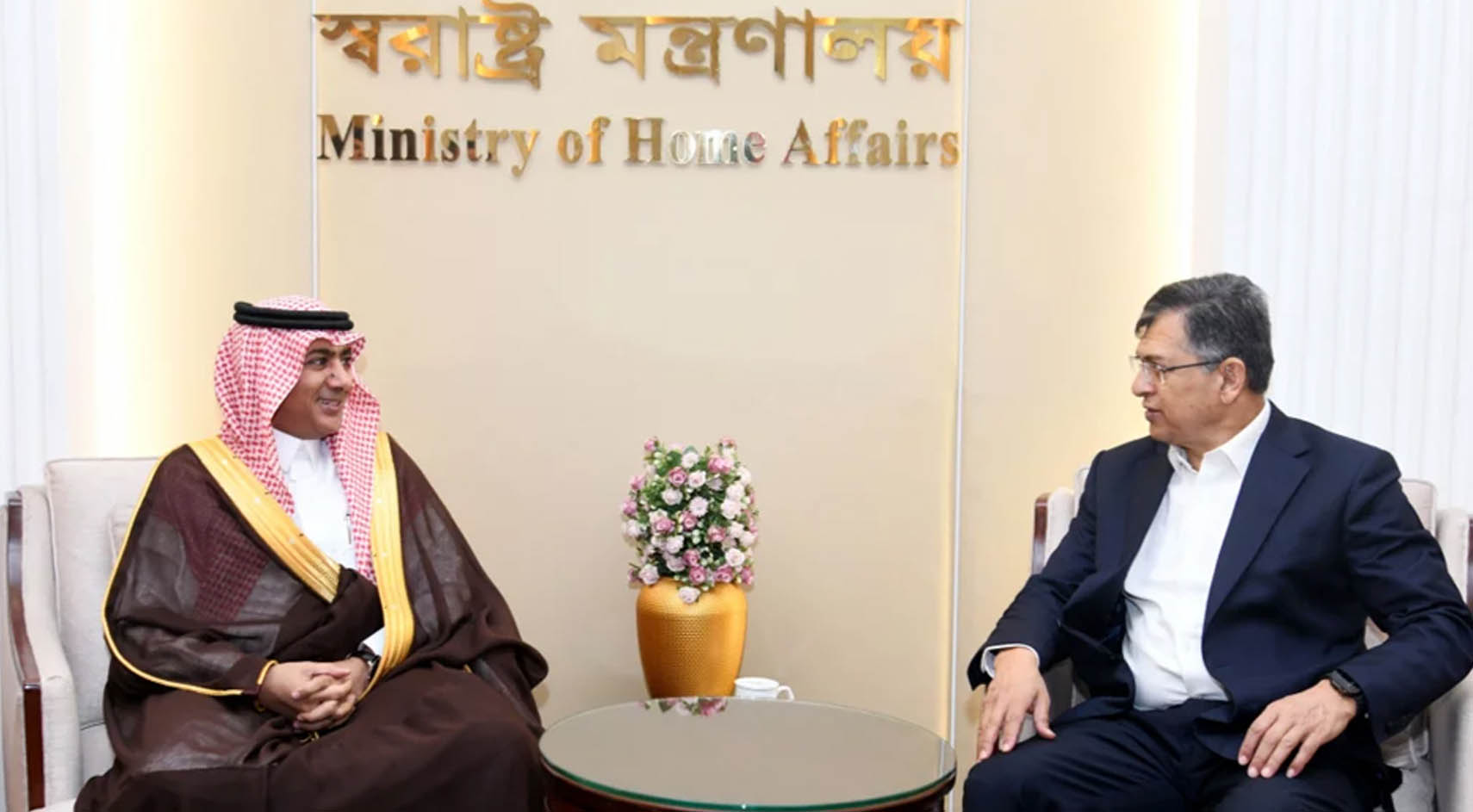 সৌদিতে বসবাসরত যোগ্য রোহিঙ্গাদের দ্রুত বাংলাদেশি পাসপোর্ট দেওয়ার নির্দেশ