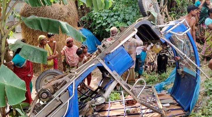 মৃতের বাড়ি থেকে ফেরার পথে লাশ হলেন এক পরিবারের ৩ জন